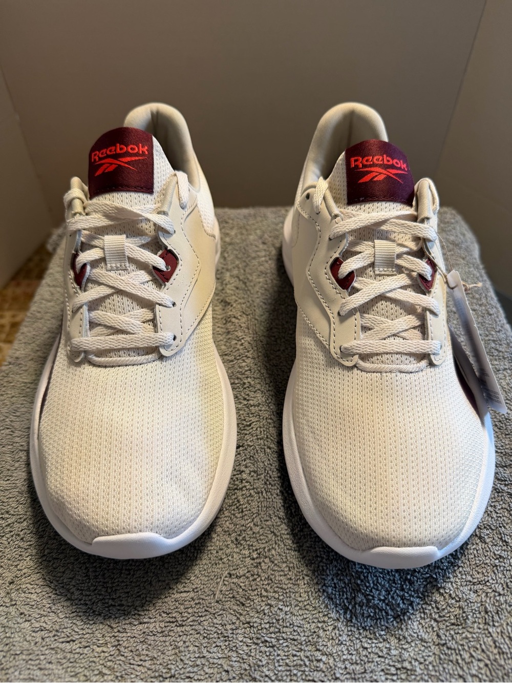 NWT Reebok Energen Lux White Fabric Running Shoes Women’s Size 8 (100227370)